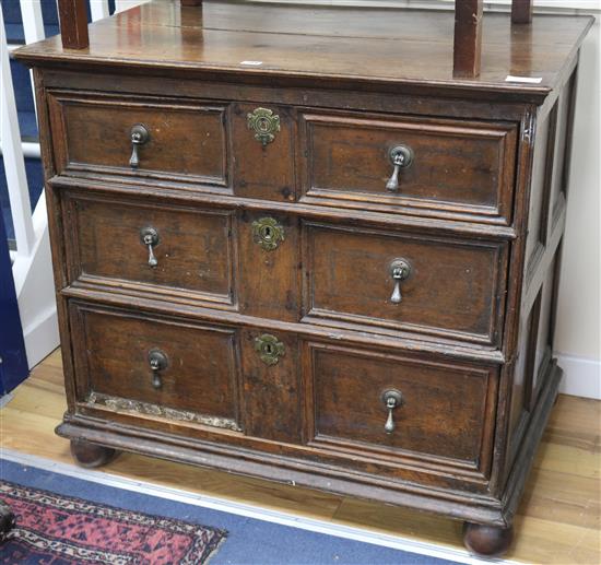 An oak chest of drawers, W.91cm